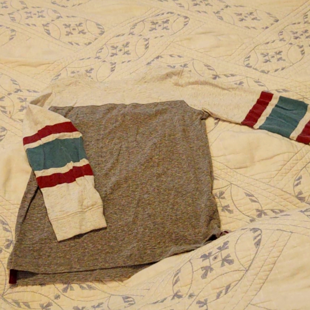 Boys Carter's long sleeve tee shirt size 5T